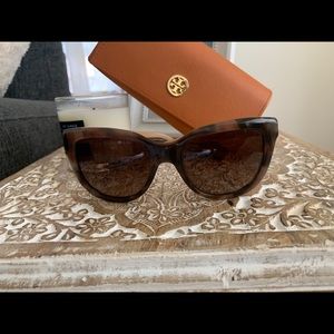 Tory Burch Sunglasses -blush granite/milky blush